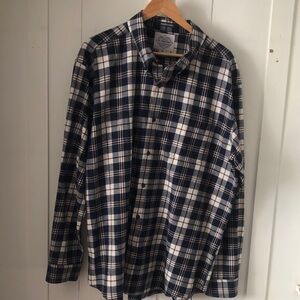 ST John’s Bay  Men's Checkered Shirt in Dark Blue and White 100% cotton workwear
